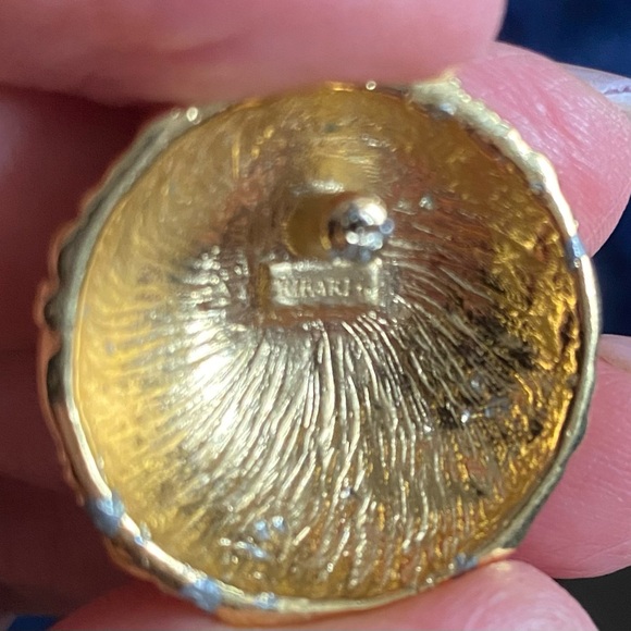 Trifari Goldtone earrings - Picture 3 of 3